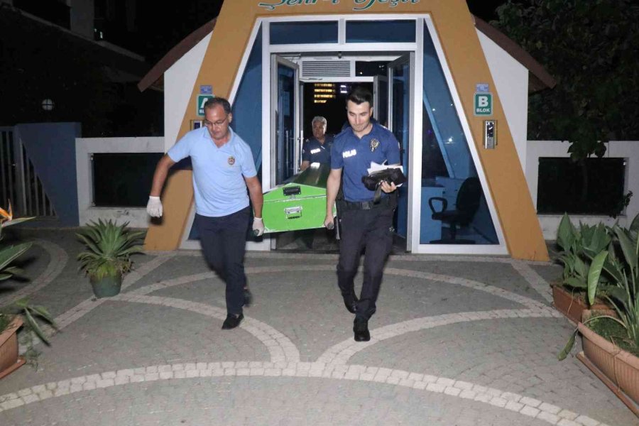 Evde Yakılan Mangal Ateşi Öldürdü: Ekipler Yatak Odasında Yanan Mangalla Karşılaştı