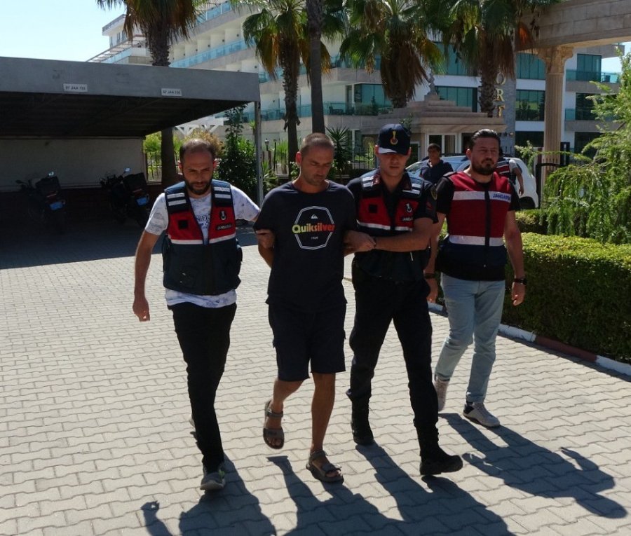 Babasını Çekiçle Öldüren Rus Genç, Canavarca Hisle Üst Soyu Öldürmekten Tutuklandı