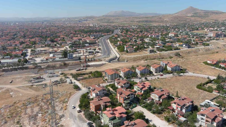 Konya’da Abdülhamid Han Caddesi Köprüyle Birinci Ve İkinci Etabı Birbirine Bağlanıyor