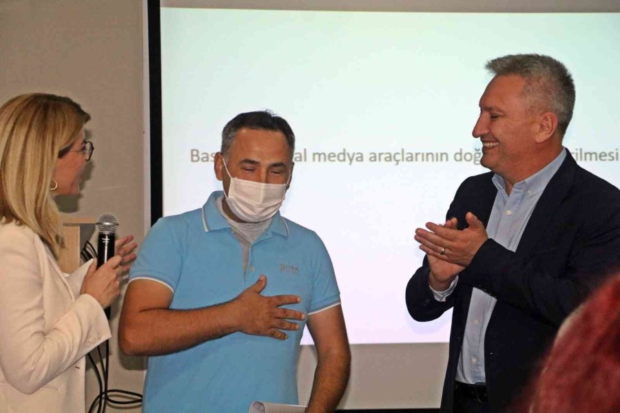 Uzmanlar 1 Yıl Boyunca Konuşamayan Hastayı Örnek Göstererek Uyardı: “sigaranın Üzerinde Gördüğünüz Tüm Resimler Gerçek”