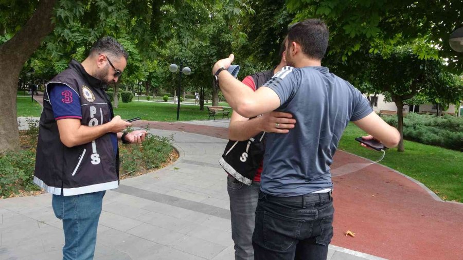 Narkotik Polisinden ’torbacı’ Denetimi