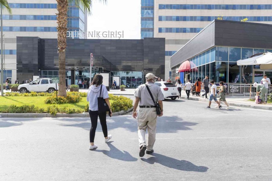 Mersin’de Onkoloji Hastalarının Ulaşımı Belediye Ekiplerince Sağlanıyor