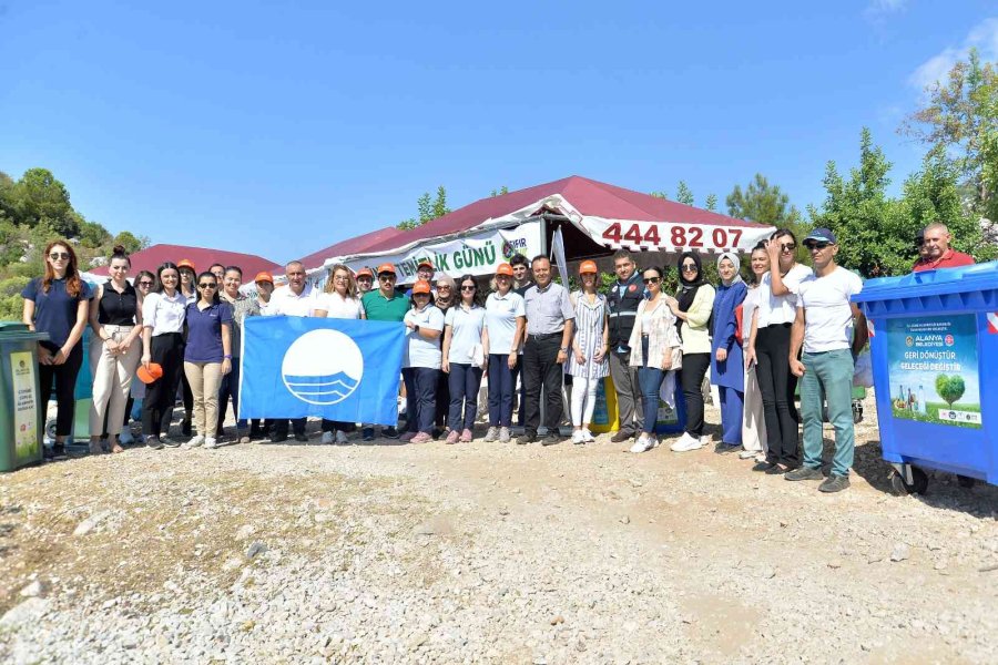 Alanya’da Toplanan Çöpler Yamaç Paraşütüyle Taşındı