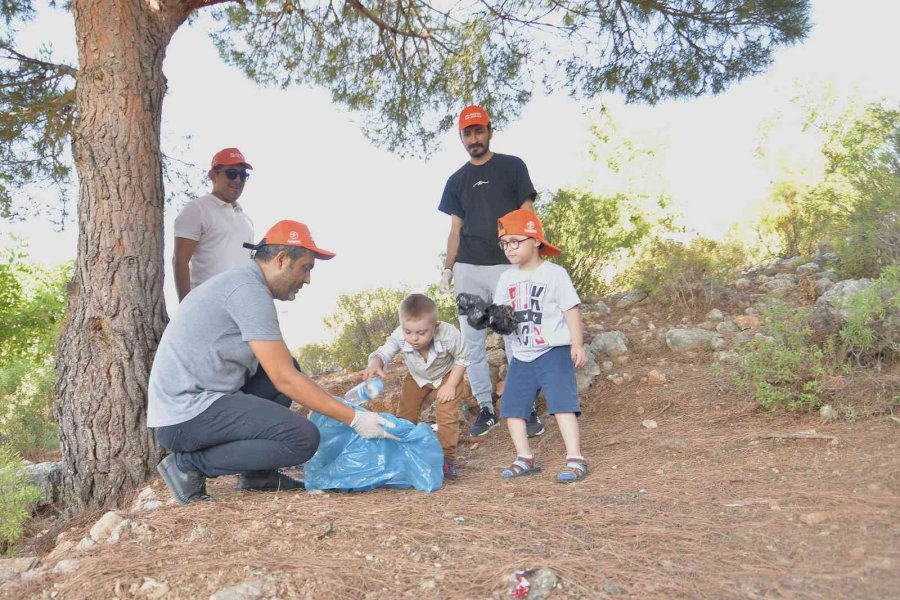 Alanya’da Toplanan Çöpler Yamaç Paraşütüyle Taşındı