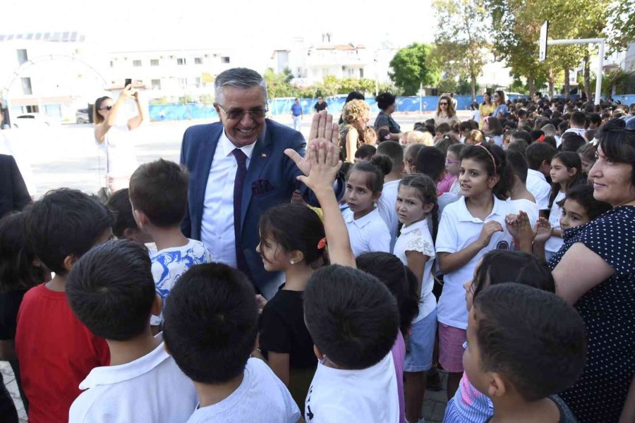 Kemer’de İlköğretim Haftası Kutlamaları Yapıldı