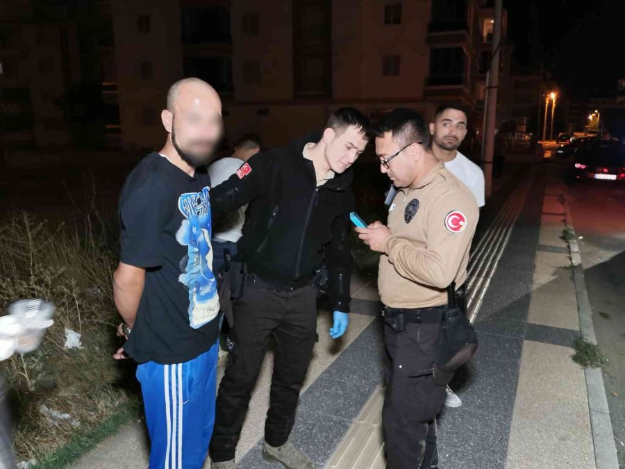 Aracını Durduran Polislere Kendini İhbar Etti