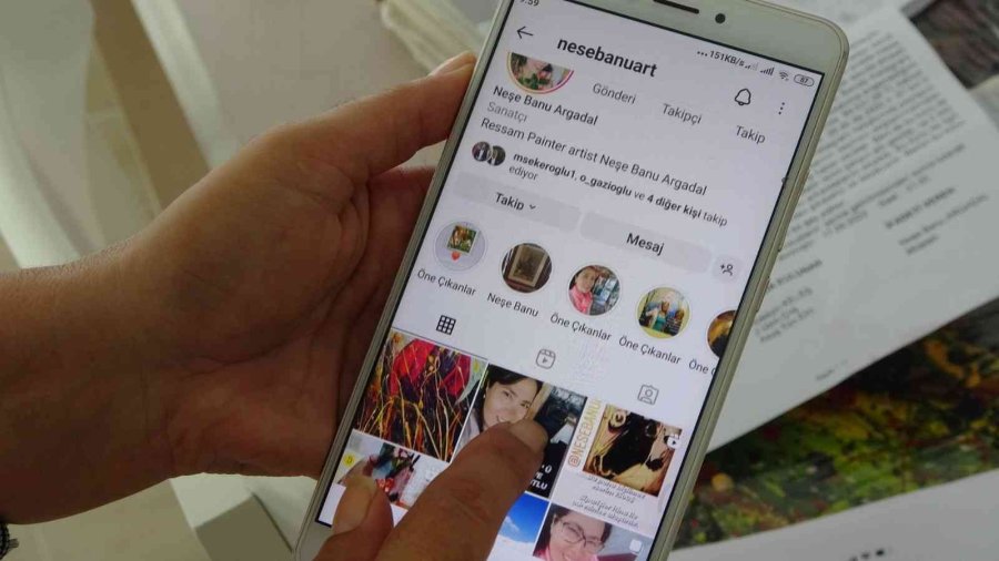 Ressama Sosyal Medya Şoku