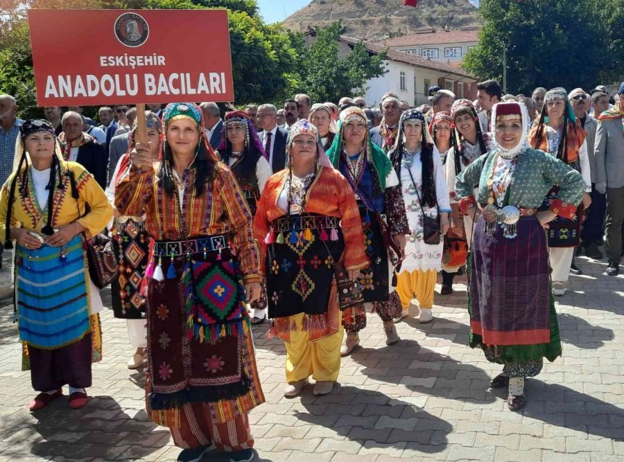 Eskişehir Anadolu Bacıları Oyun Ve Gösterileri İle Ülke Çapında İlgi Görüyor