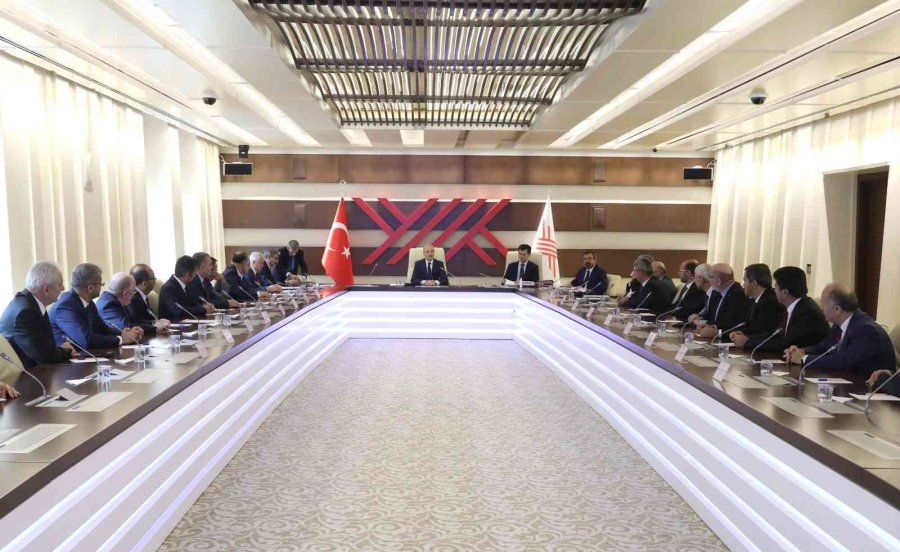 Rektör Prof. Dr. Kurtuluş Karamustafa, Rektörlük Mazbatasını Aldı