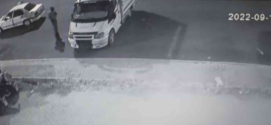 Çalıntı Otomobille Giderken Bir De Kamyonet Çaldılar