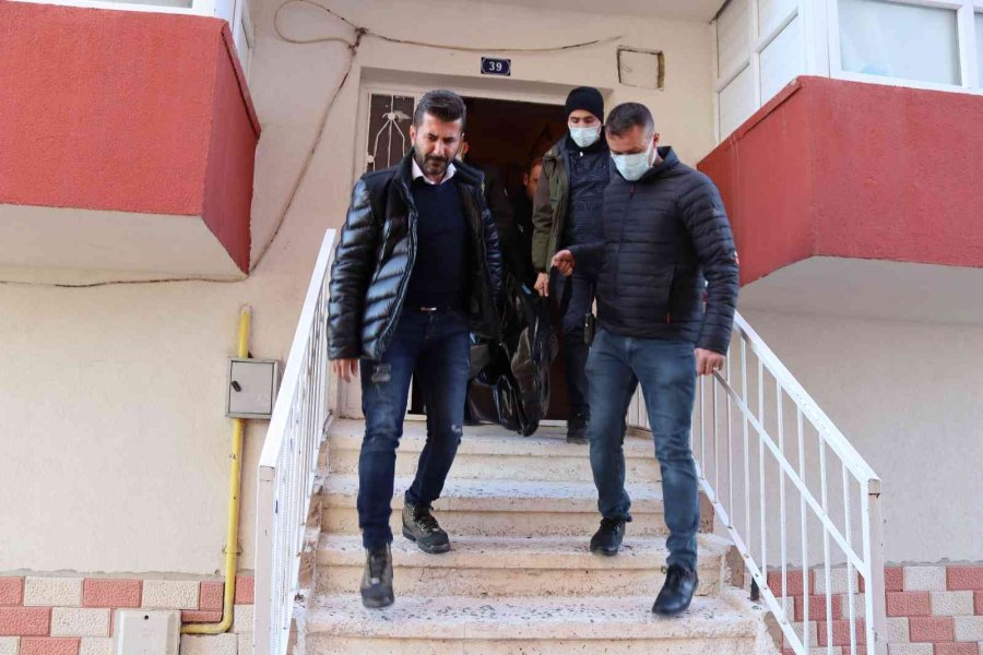 Eşi Ve Üvey Kızının Boğazını Kesen Şahsa Ceza Yağdı