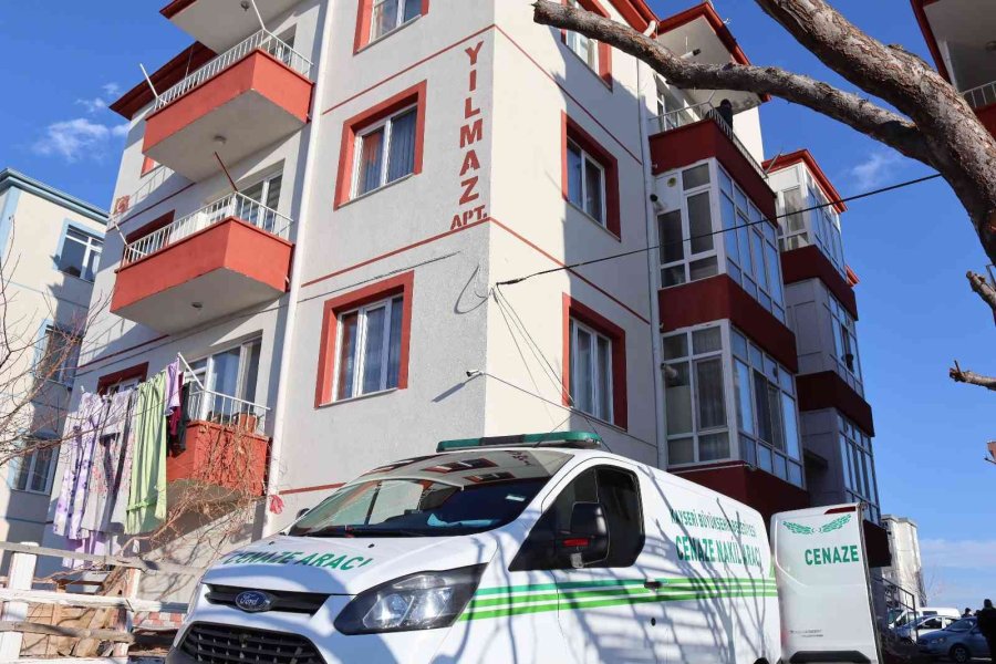 Eşi Ve Üvey Kızının Boğazını Kesen Şahsa Ceza Yağdı