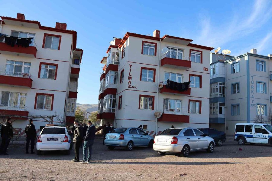 Eşi Ve Üvey Kızının Boğazını Kesen Şahsa Ceza Yağdı