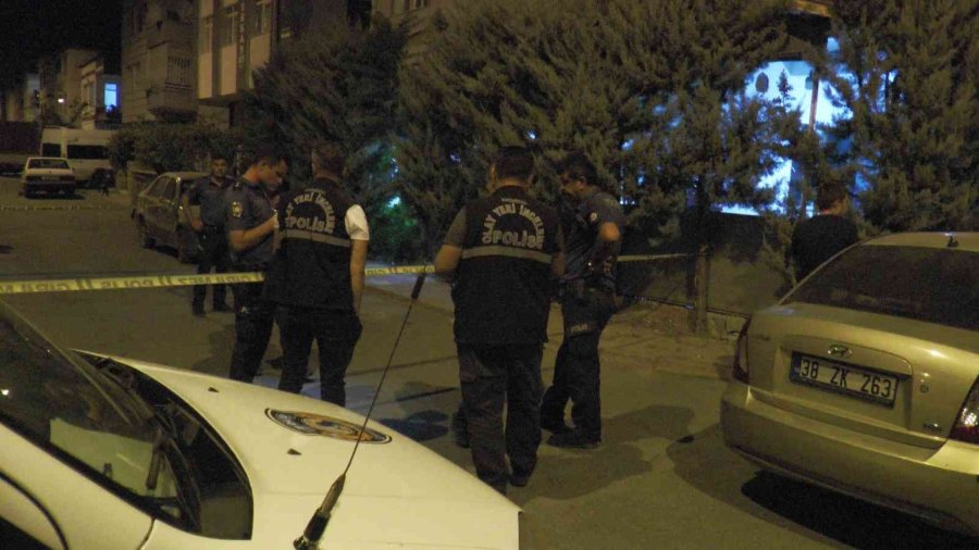 450 Saatlik Güvenlik Kamerası Kaydını İncelediler, Silahlı Saldırganı Enselediler