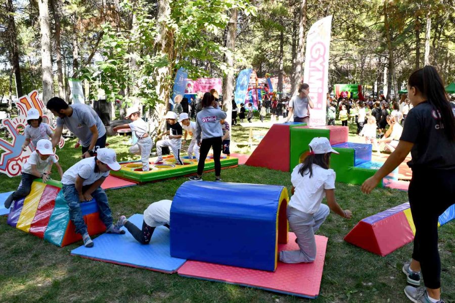 500 Çocuğun Katılımı İle Eğlenceli Ve Sağlıklı Etkinlikler Düzenlendi