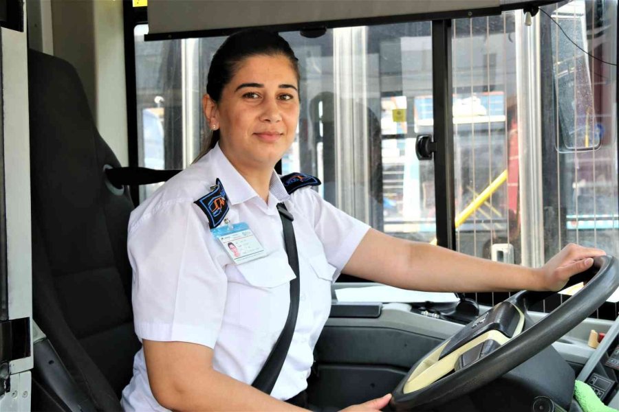 Antalya’da Toplu Taşımada 9 Bin Tl’ye Günde 8 Saat Çalışacak Kadın Şoför Aranıyor