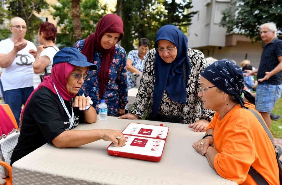 Alzheimer Günü’nde Oyun Oynadılar