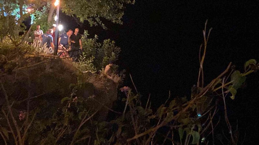 Antalya’da Falezlere Çıkan Genç Ölümle Burun Buruna Geldi, Ablası 1.5 Saatte İkna Etti