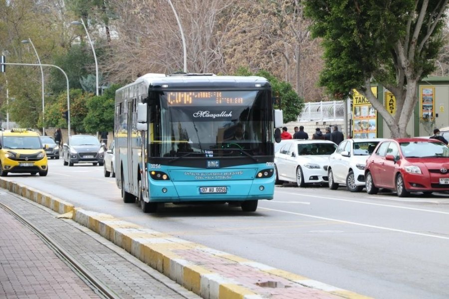Antalya’da Toplu Taşımada 9 Bin Tl’ye Günde 8 Saat Çalışacak Kadın Şoför Aranıyor