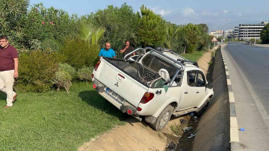Hasta Sevk Eden Ambulans Kamyonetle Çarpışıp Devrildi: 8 Yaralı