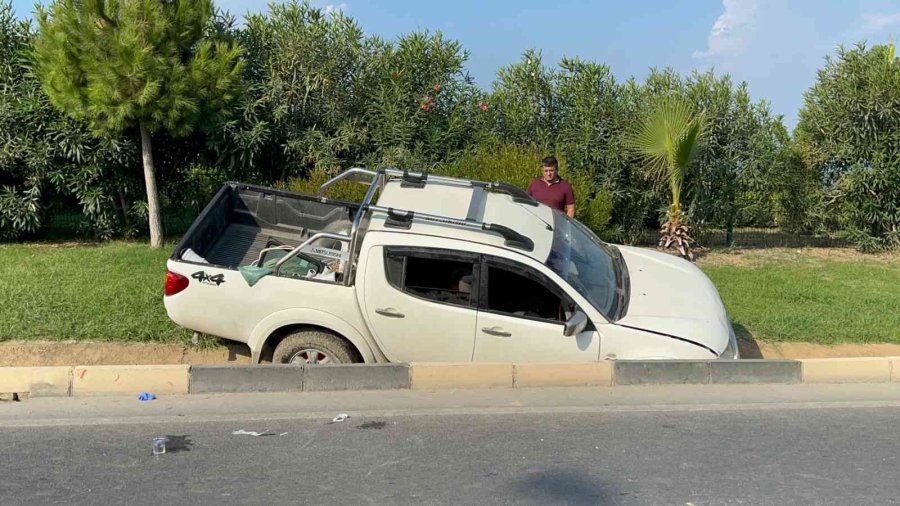 Hasta Sevk Eden Ambulans Kamyonetle Çarpışıp Devrildi: 8 Yaralı