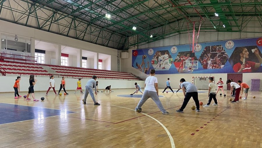 Eskişehir’de 10-18 Yaş Hentbol Çalışmaları Başladı