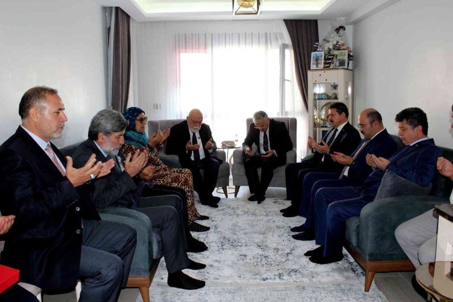 Gara Şehidinin Emaneti Annesine Teslim Edildi