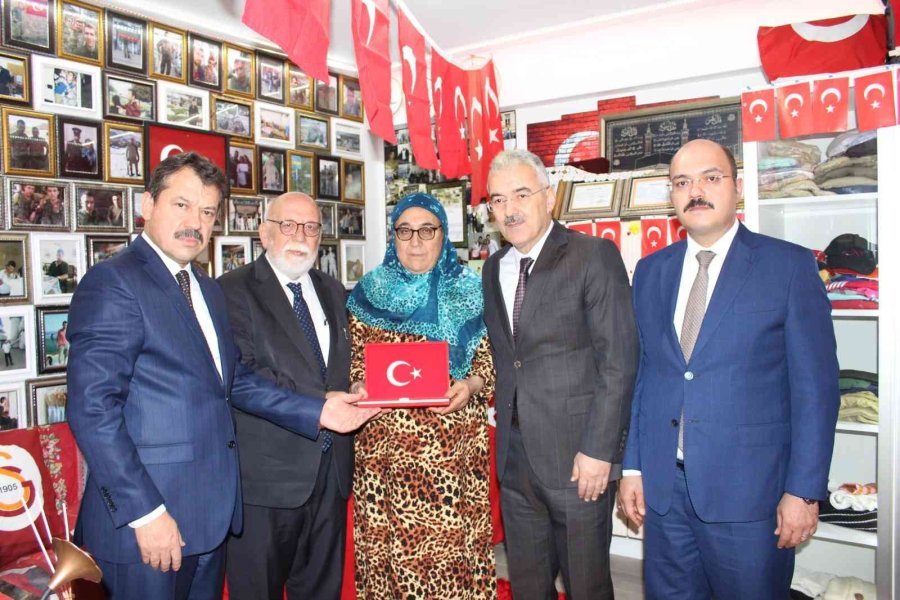 Gara Şehidinin Emaneti Annesine Teslim Edildi