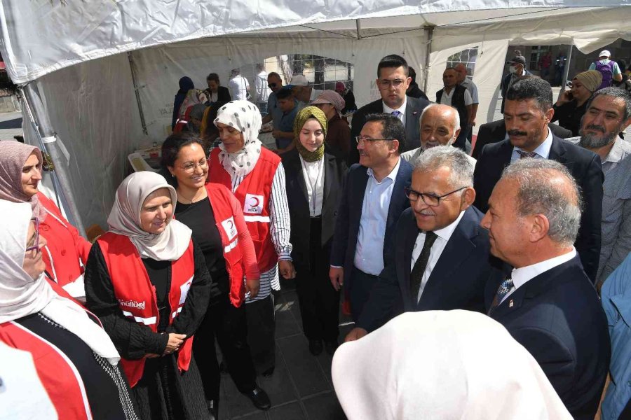 Başkan Büyükkılıç, Vali Çiçek İle Kızılay Hayır Panayırına Katıldı