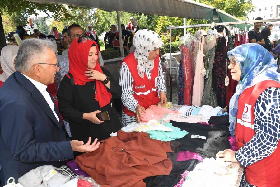 Başkan Büyükkılıç, Vali Çiçek İle Kızılay Hayır Panayırına Katıldı