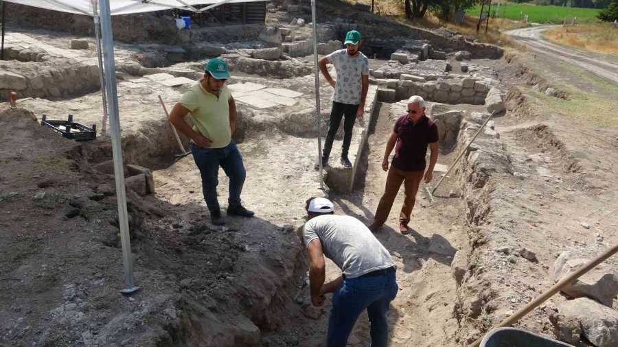 8 Asırlık Selçuklu Sarayı Gün Yüzüne Çıkıyor