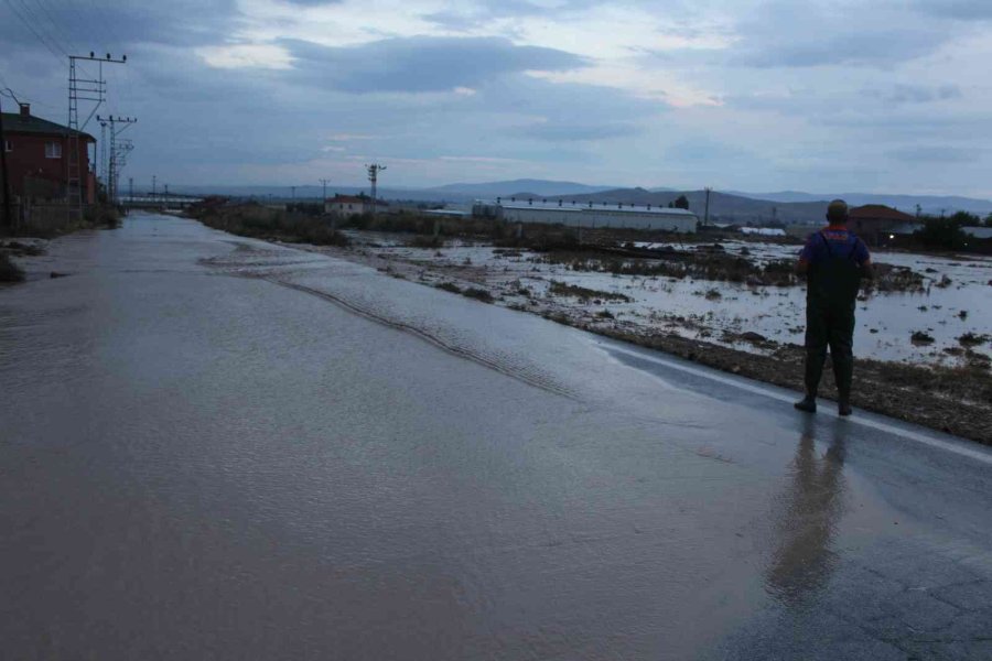 Kayseri’de Yağmur Sele Neden Oldu, Mahsur Kalan 2 Kişi Kurtarıldı