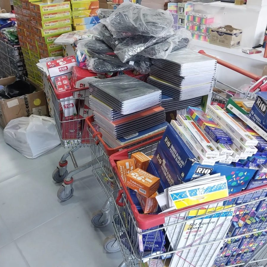 Muhtardan Mahalledeki 250 Öğrenciye Kırtasiye Yardımı