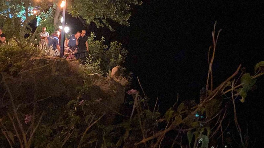 Antalya’da Falezlere Çıkan Genç Ölümle Burun Buruna Geldi, Ablası 1.5 Saatte İkna Etti