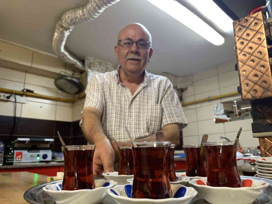 58 Yıldır Günde 20 Bardak İçiyor