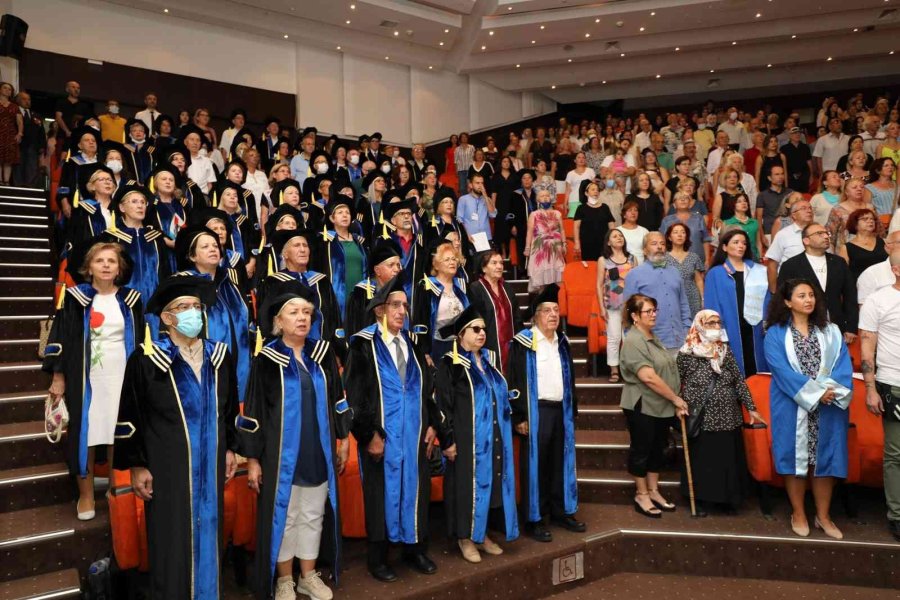 167 Tazelenme Öğrencisi 60 Yaşından Sonra Mezun Olma Heyecanı Yaşadı.