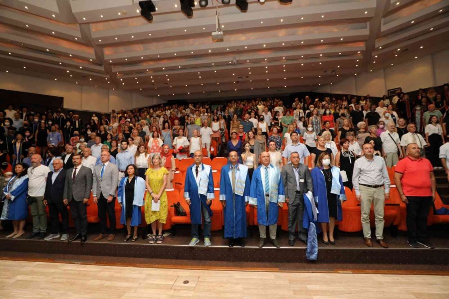 167 Tazelenme Öğrencisi 60 Yaşından Sonra Mezun Olma Heyecanı Yaşadı.