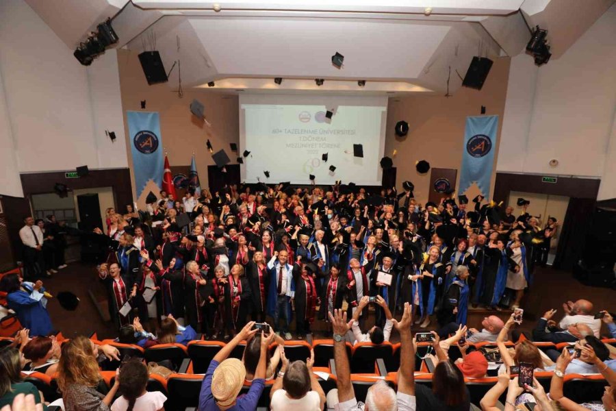 167 Tazelenme Öğrencisi 60 Yaşından Sonra Mezun Olma Heyecanı Yaşadı.