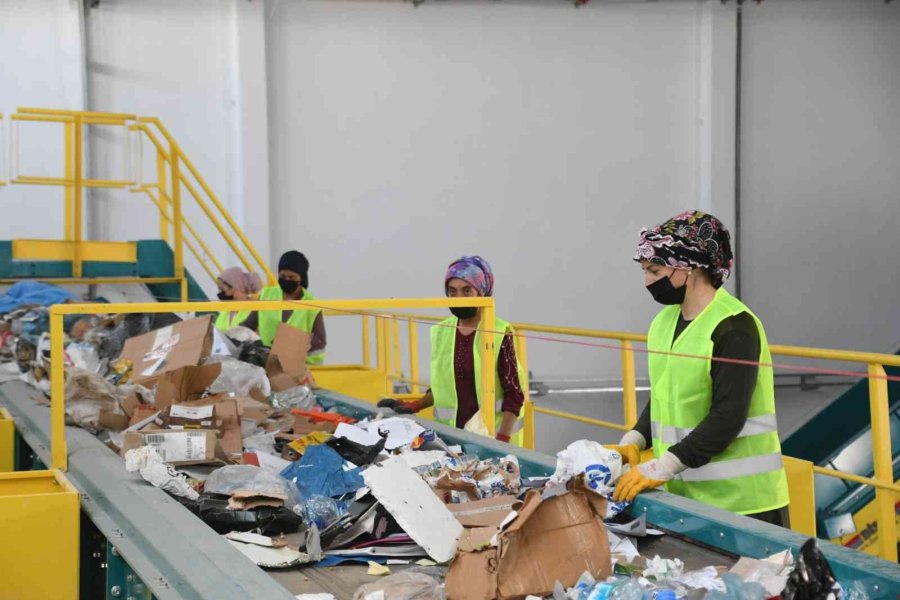 Aksaray’da Her Gün 5 Ton Atık Ekonomiye Kazandırılıyor