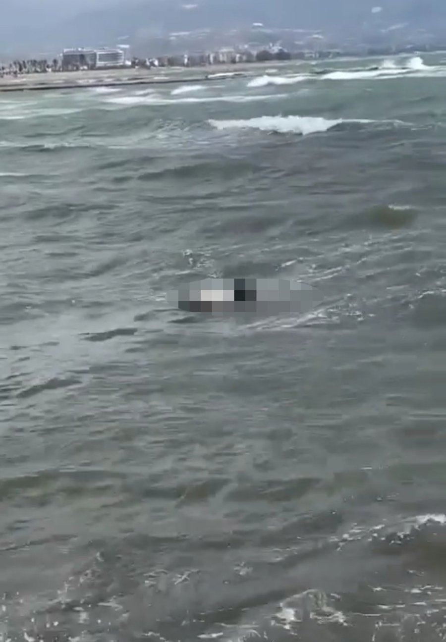 Antalya’da Denizde Erkek Cesedi Bulundu
