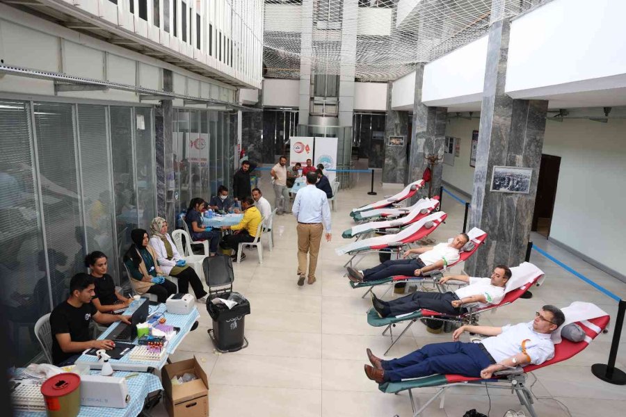 Büyükşehir Personelinden Kan Bağışı