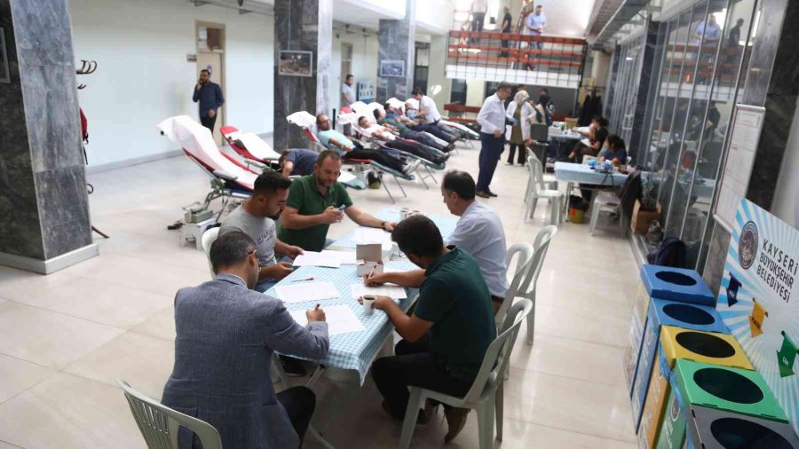 Büyükşehir Personelinden Kan Bağışı