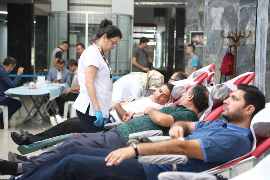 Büyükşehir Personelinden Kan Bağışı