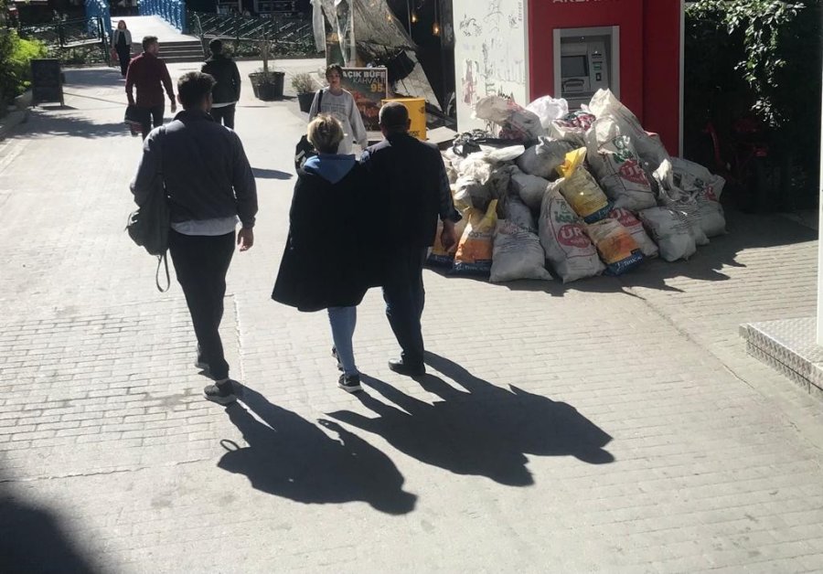 Adalar’a Duyarsızca Bırakılan Atık Birikintisi Tepki Çekti