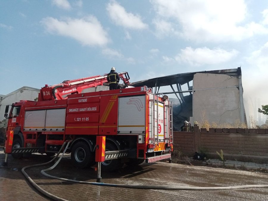 Tekstil Fabrikasında Korkutan Yangın