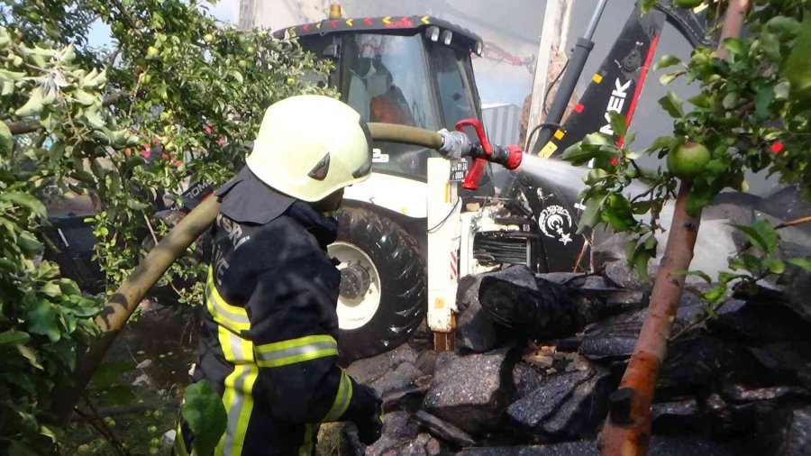 Kayseri’de Fabrika Yangını 2 Saatte Kontrol Altına Alındı