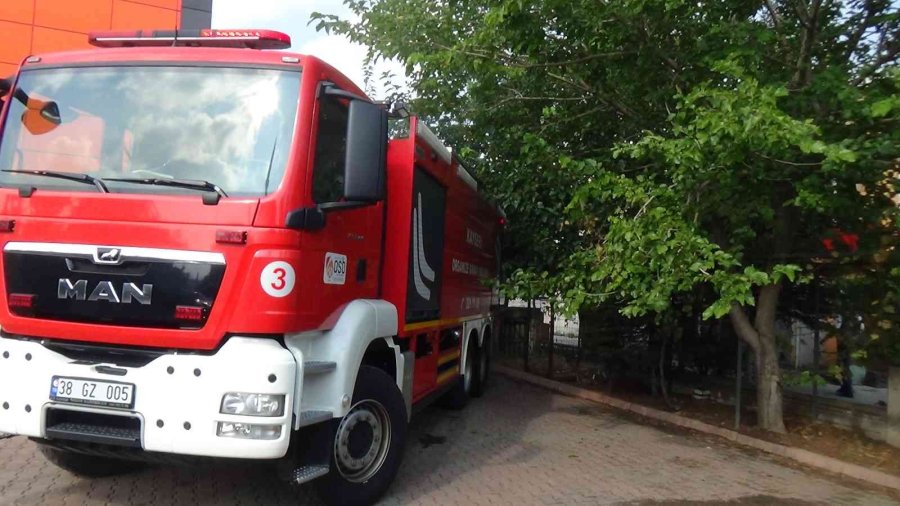 Kayseri’de Fabrika Yangını 2 Saatte Kontrol Altına Alındı