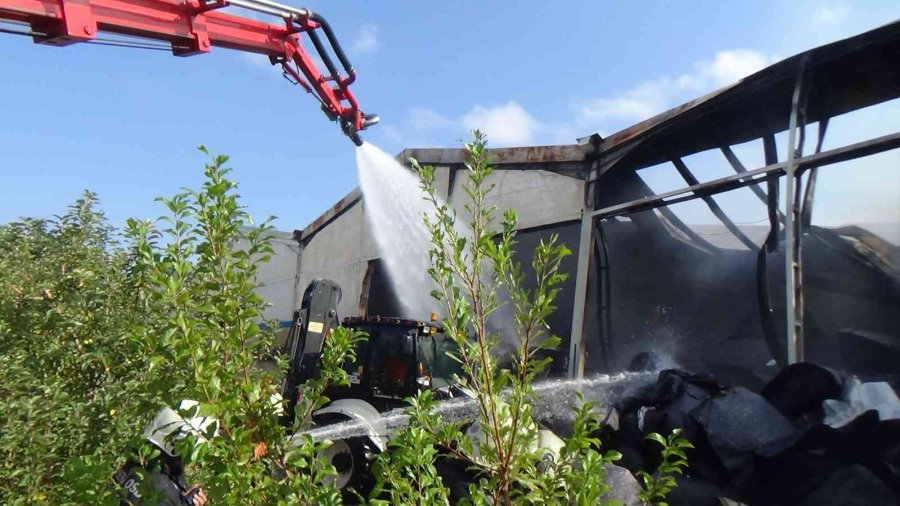 Kayseri’de Fabrika Yangını 2 Saatte Kontrol Altına Alındı