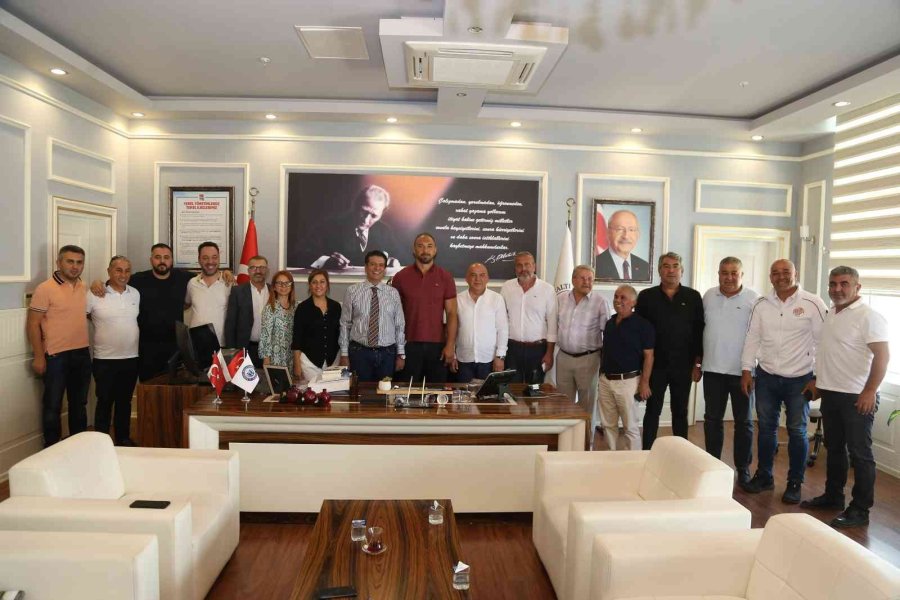 Başpehlivan Ali Gürbüz, Döşemealtı’na Transfer Oldu