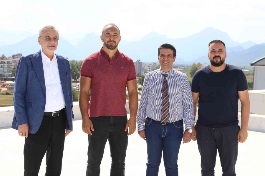 Başpehlivan Ali Gürbüz, Döşemealtı’na Transfer Oldu